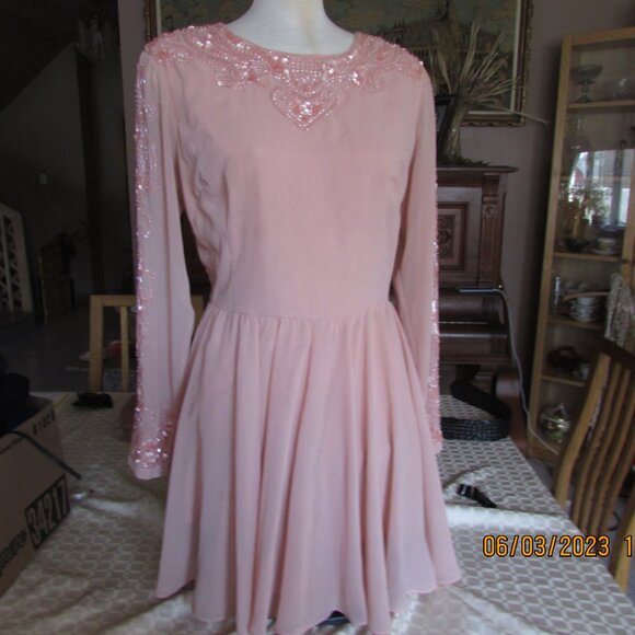 Dressy sequined dress - Picture 2 of 7